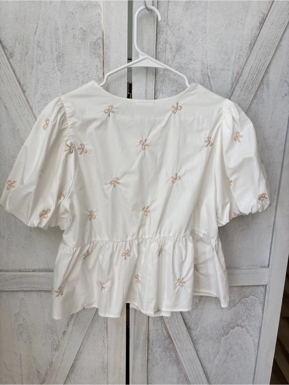 Very J Bow Embroidery Peplum Top Women’s Large White Puff Sleeve - Picture 4 of 8